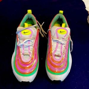 Air max nike tennis shoes